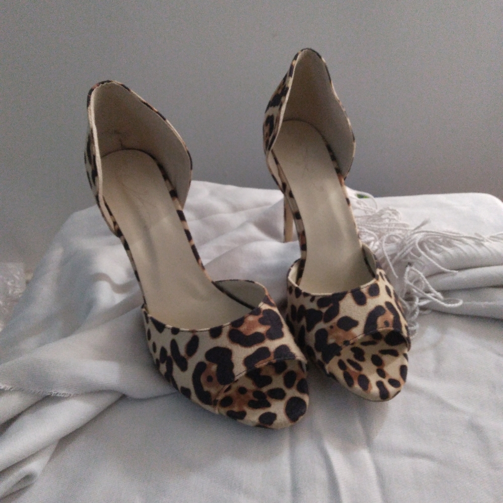 LEOPARD PRINT PUMPS